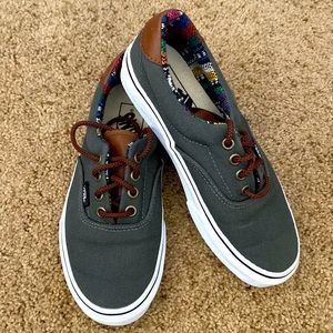 Vans womens 5.5 shoes BRAND NEW